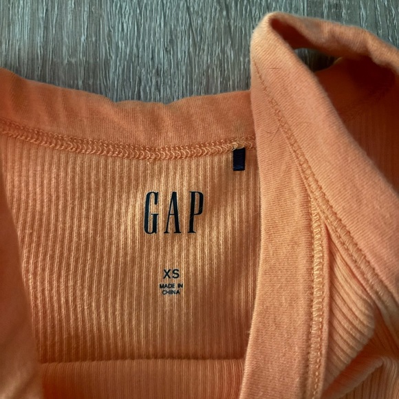 GAP Ribbed Racerback Tank Top - Picture 4 of 5